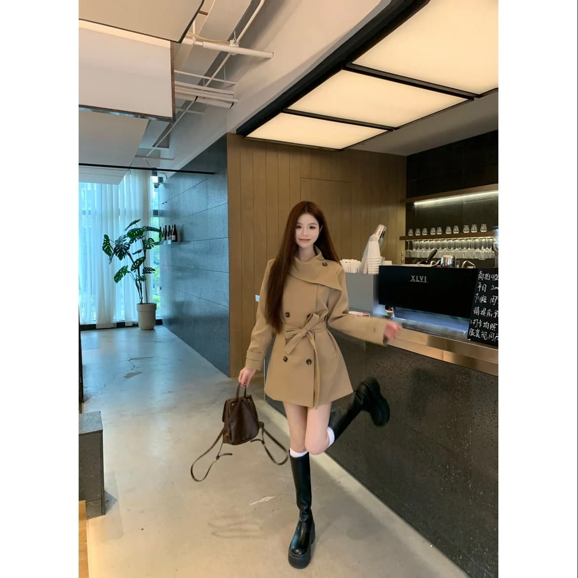 miu 부서 천 골드 um 홈 2026 가을 인터넷 유명인 새로운 영국식 바람 이중 버튼 한국 스타일 출퇴근 바람막이 여성 코트 상세 이미지 4