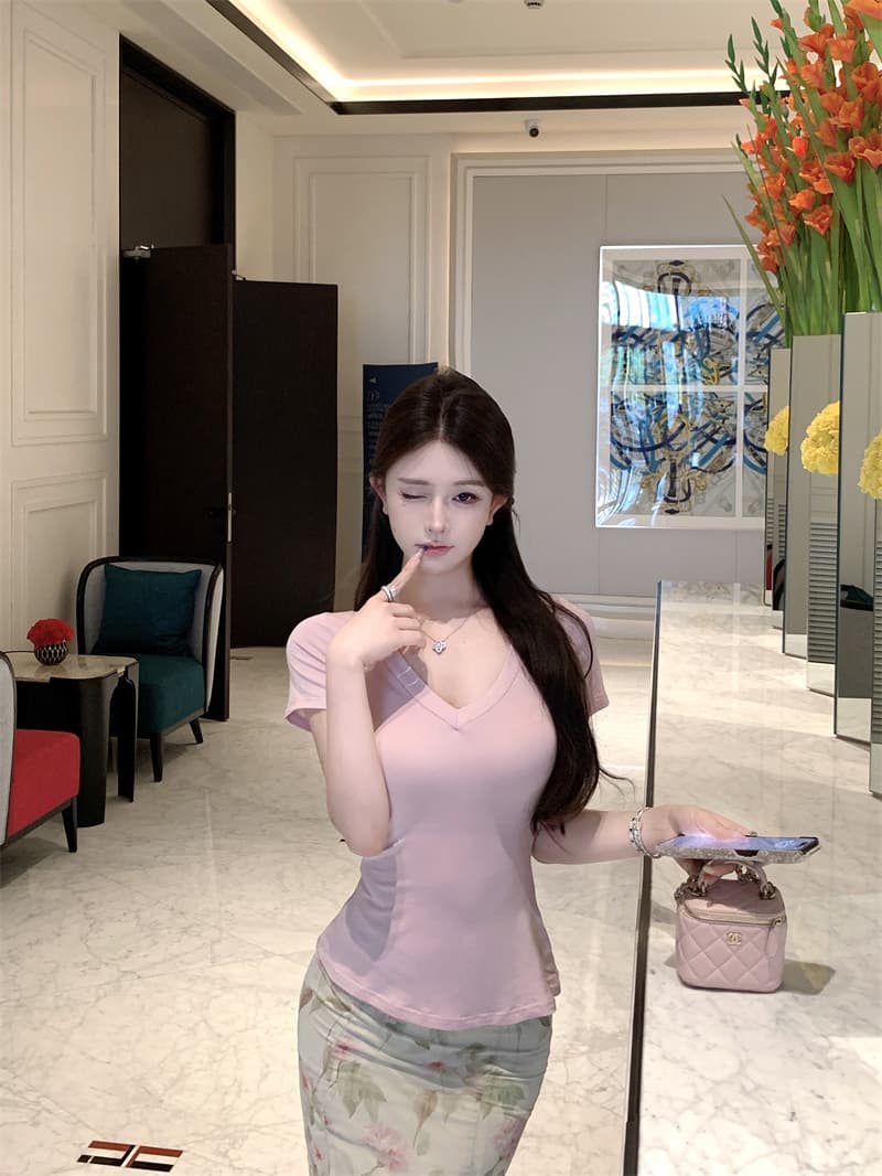 실사 핑크색 V넥 몸매 가꾸기 티셔츠 꽃무늬 프린트 슬림해 보이는 인어 꼬리 스커트 상세 이미지 10