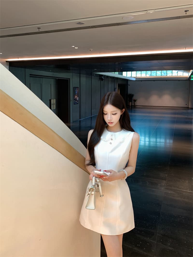 실사 무거운 작업 뒤로 부서 실 화이트 민소매 조끼 스커트 품격 허리 수축 미니 스커트 상세 이미지 5