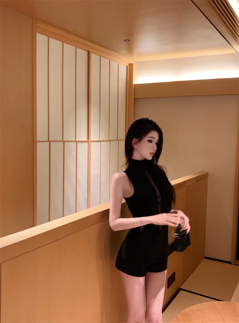 실사 검정색 터틀넥 홀로우 아웃 모직물 조끼 맨위 인사이드 가져 가라. 이미지 2