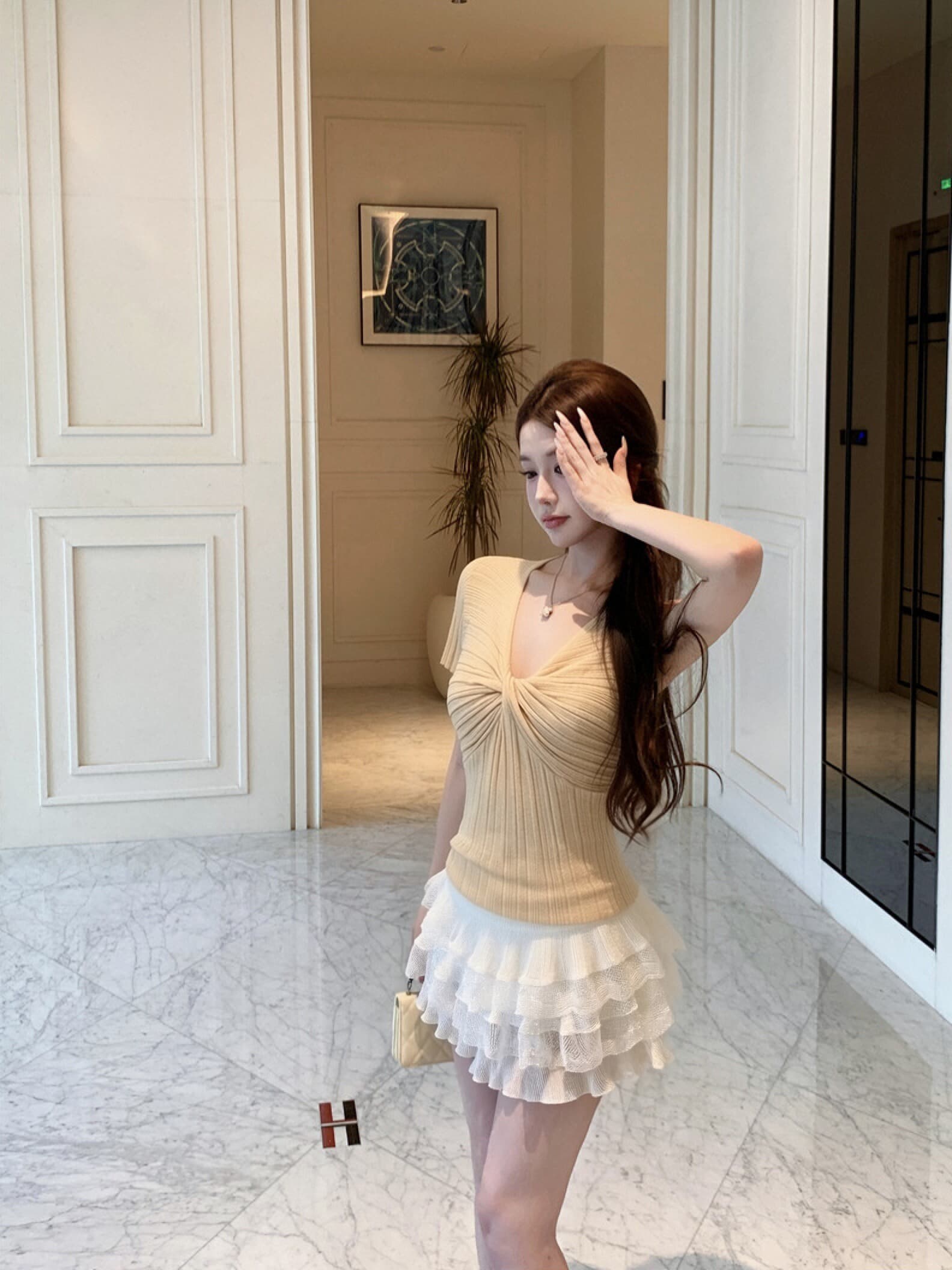 실사 부드러운 바람 작은 대중 비틀림 V넥 얇은 스타일 니트 반팔 여성 의류 품격 다용도 슬림해 보이는 단색 작은 맨위 상세 이미지 2