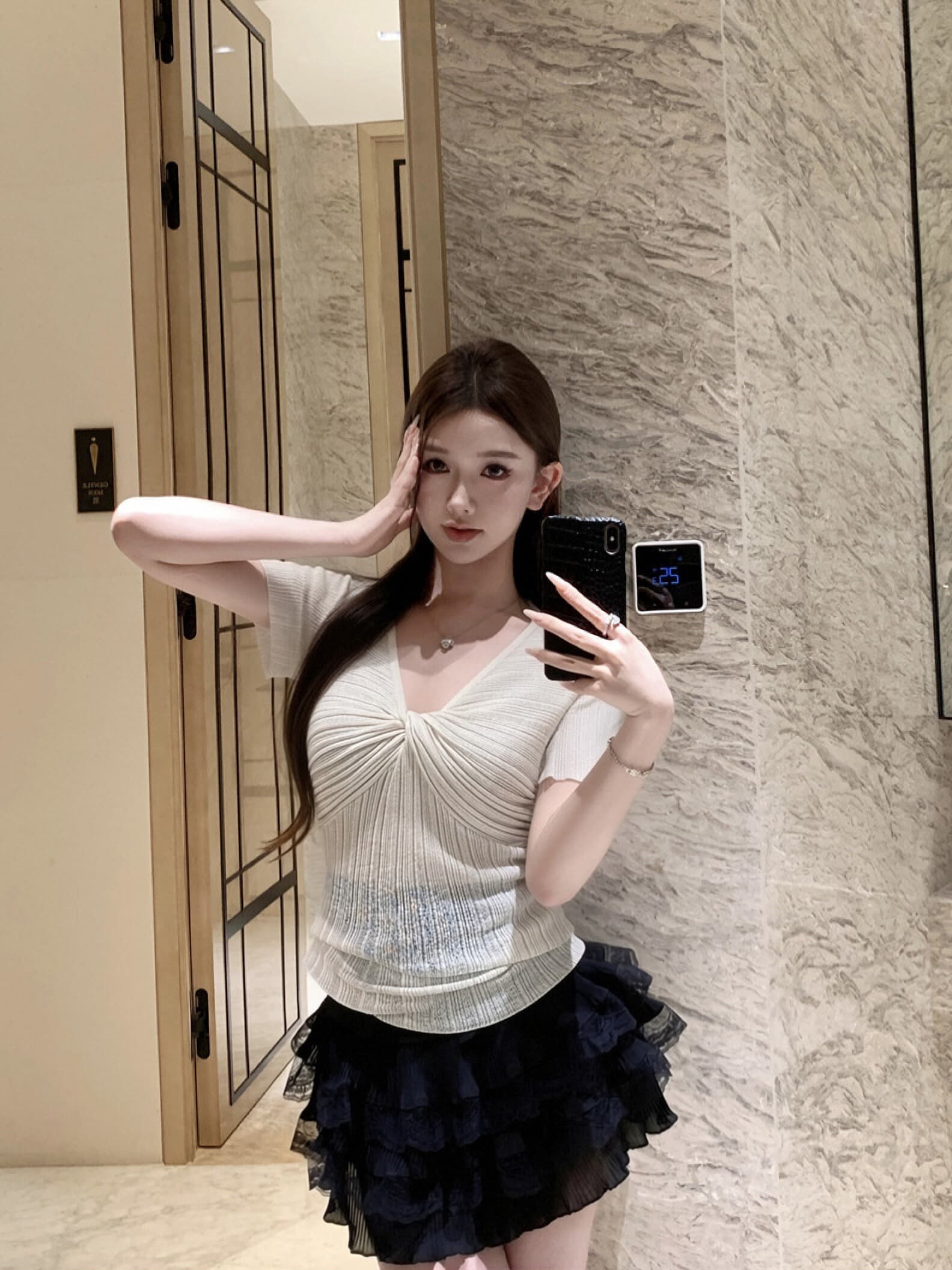 실사 부드러운 바람 작은 대중 비틀림 V넥 얇은 스타일 니트 반팔 여성 의류 품격 다용도 슬림해 보이는 단색 작은 맨위 이미지 4