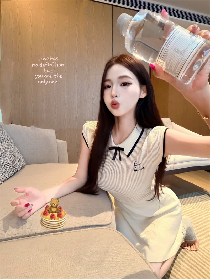 우유 화이트 배색 POLO 칼라 허리 수축 슬림해 보이는 드레스 상세 이미지 16