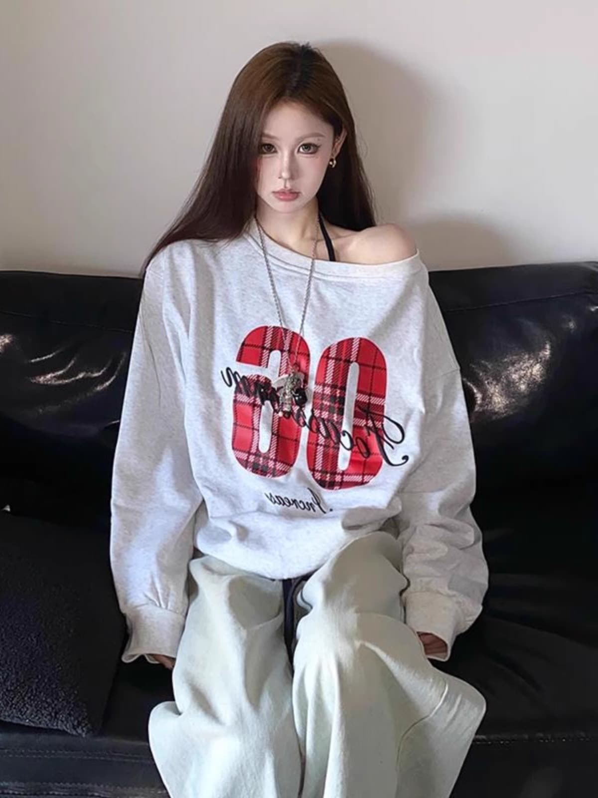국방 후아 면 복합 우유 실크 미니멀리즘 비스듬한 어깨 후드티 여성 핫걸 가을 겨울 레트로 검정색 숫자 프린트 이미지 2