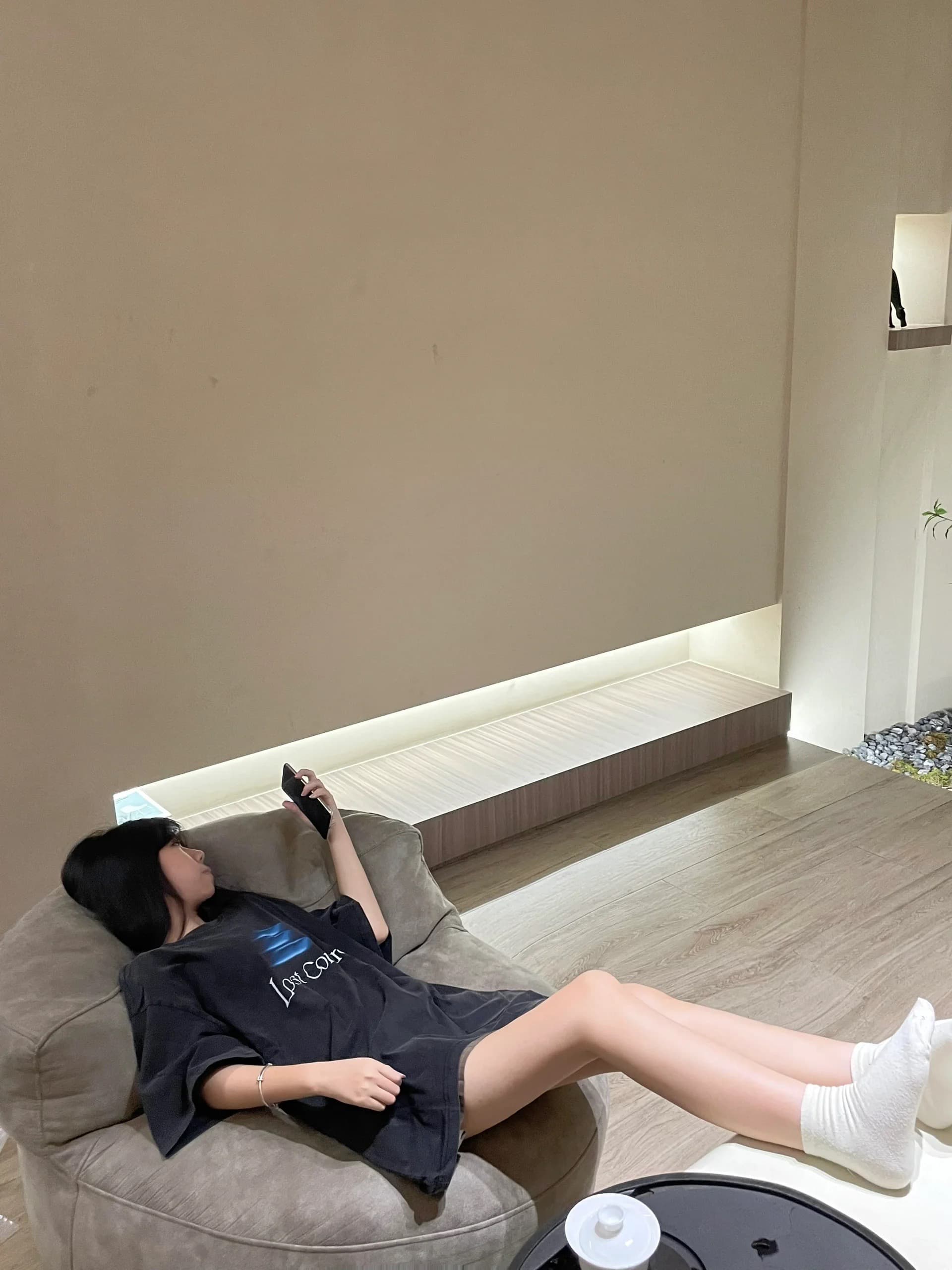워싱 블랙 230 크 빗질하다 닫기 이후 패키지 칼라 루즈핏 프린트 반팔 티셔츠 상세 이미지 2