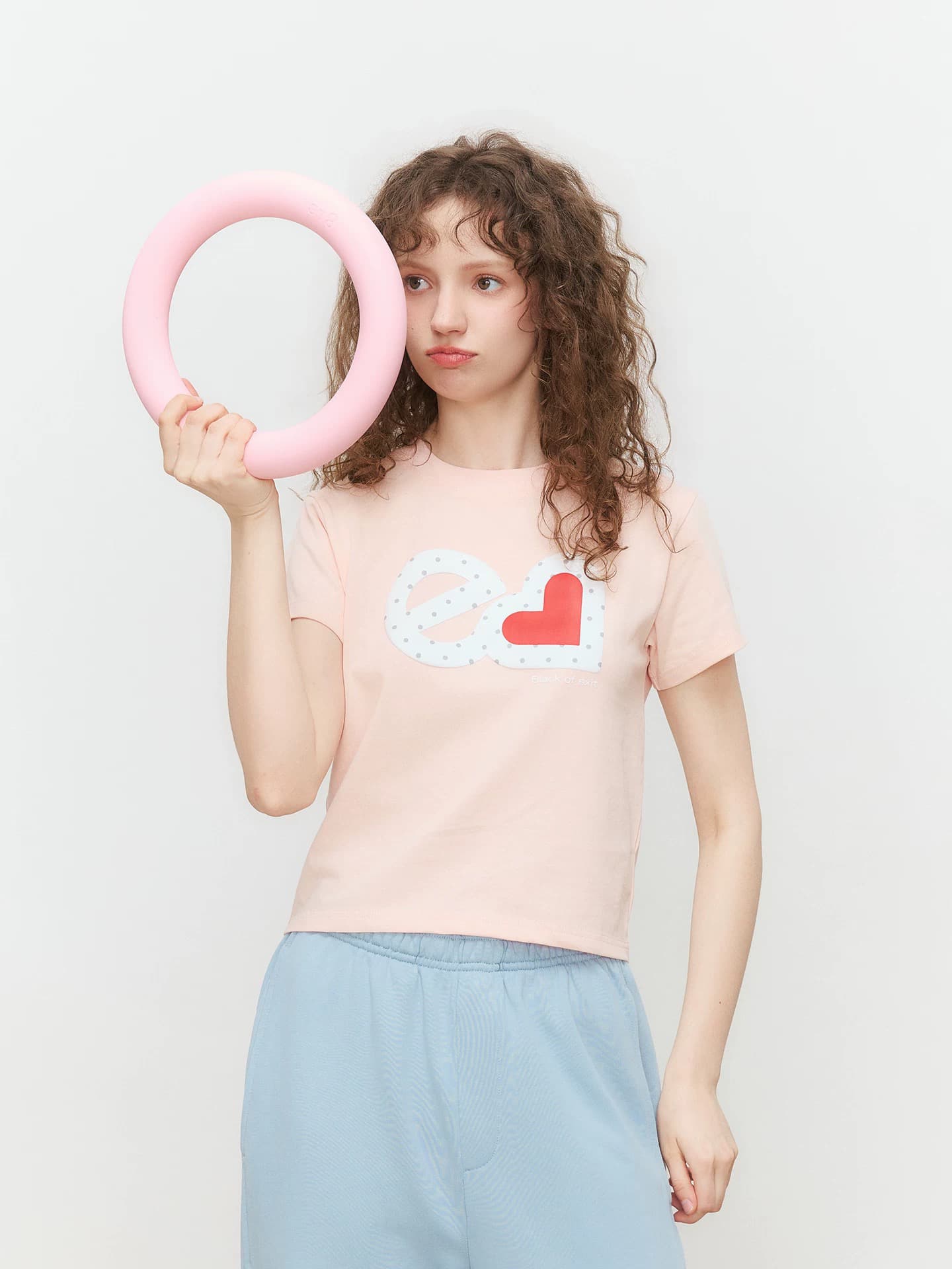 아메리칸 레트로 긍정적 인 어깨 라운드 넥 하트 프린트 반팔 티셔츠 이미지 3