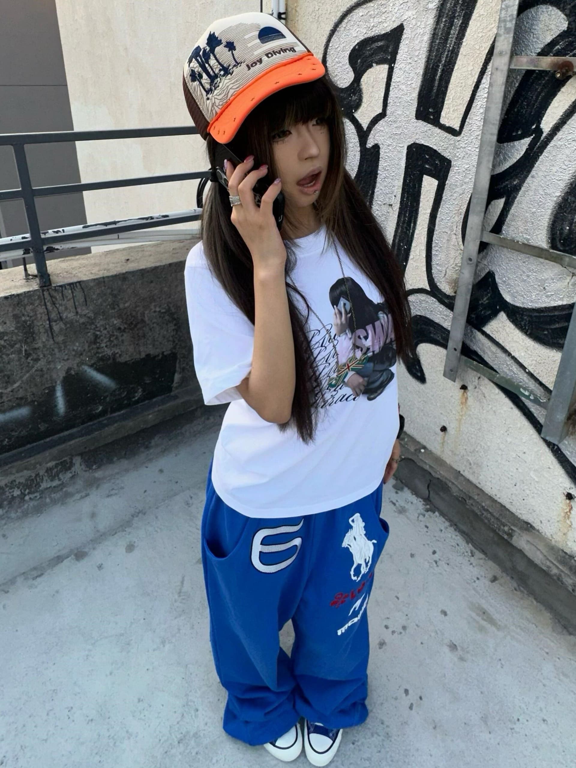 아메리칸 레트로 긍정적 인 어깨 라운드 넥 프린트 반팔 티셔츠 이미지 3