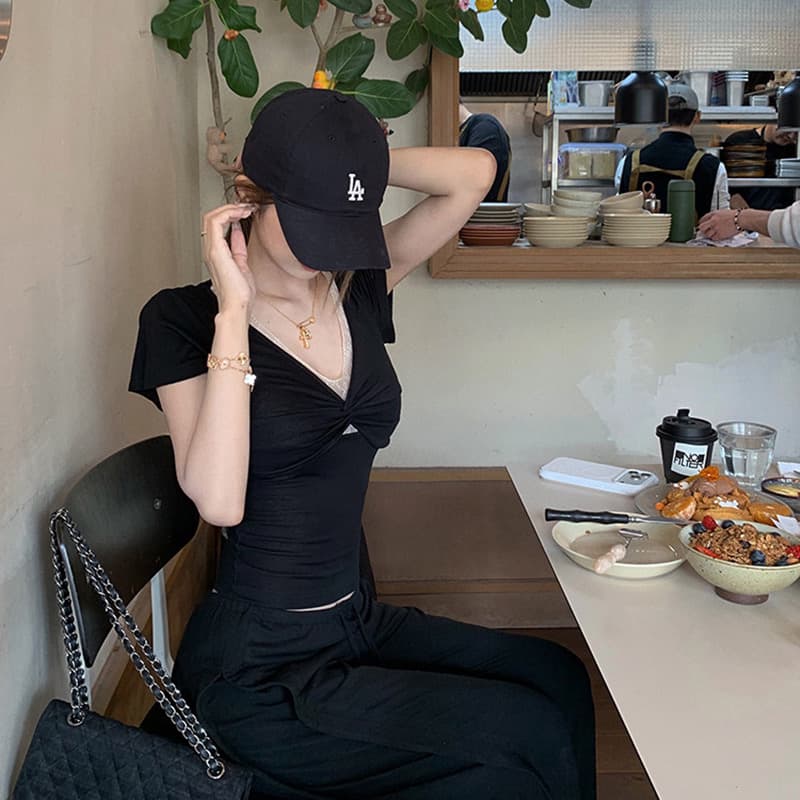 tongiiuu 되돌리기 En 리 V넥 레이스 비틀림 반팔 티셔츠 여성 몸매 가꾸기 슬림해 보이는 맨위 이미지 4