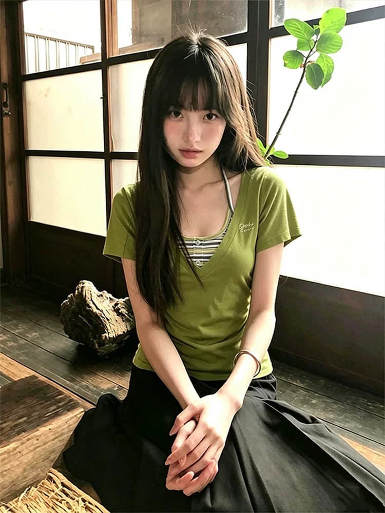 녹색 V넥 반팔 티셔츠 여성 여름 착용 가져 가라. 스트라이프 행침 목 캐미솔 몸매 가꾸기 슬림해 보이는 맨위 투피스 세트
