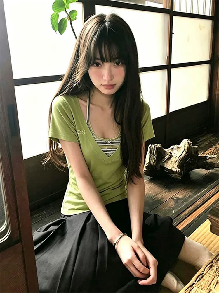 녹색 V넥 반팔 티셔츠 여성 여름 착용 가져 가라. 스트라이프 행침 목 캐미솔 몸매 가꾸기 슬림해 보이는 맨위 투피스 세트 상세 이미지 4
