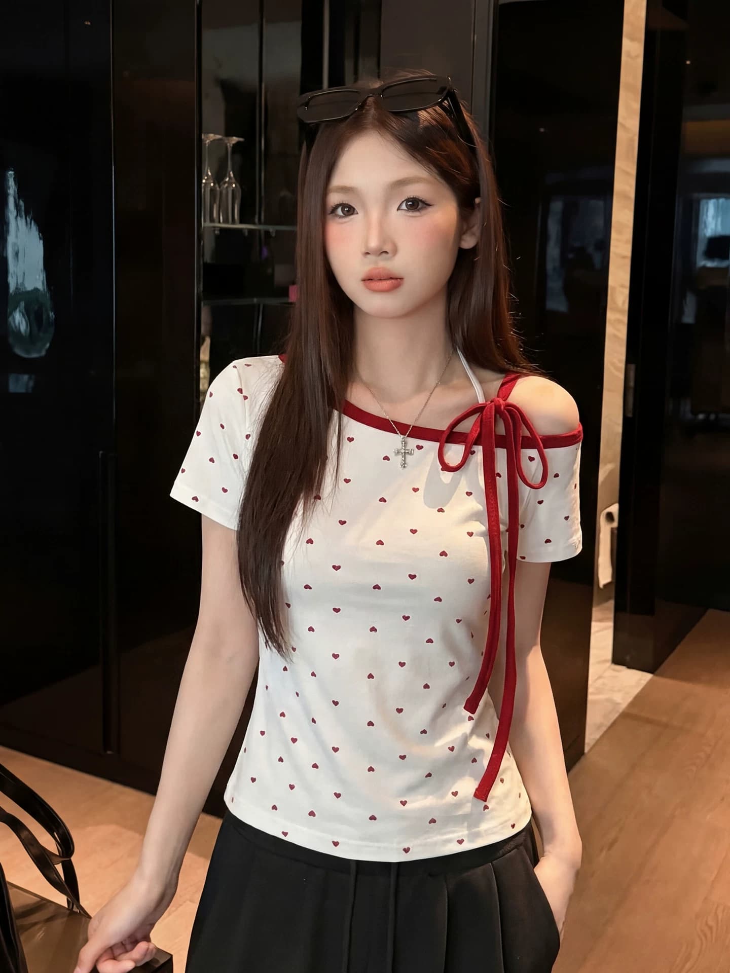 40 1 1 모방 면 한 부서 빨간색 하트 도트 무늬 비스듬한 어깨 오프숄더 나비 매듭 반팔 상세 이미지 3