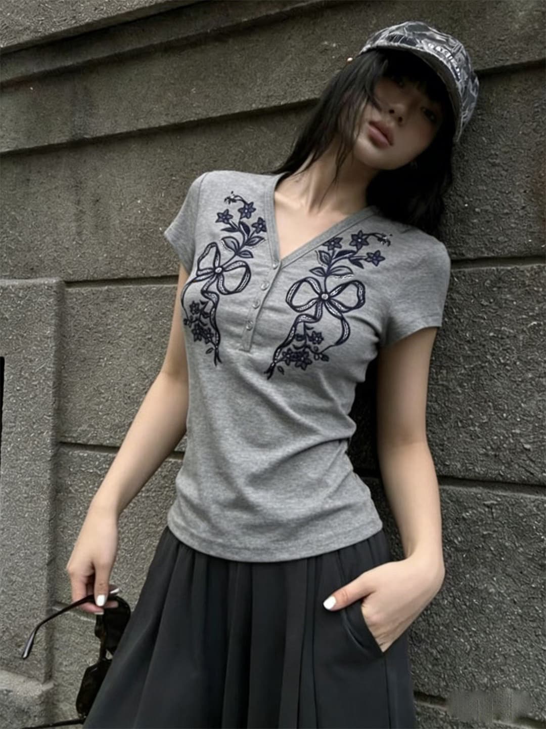 아메리칸 레트로 스타일 V넥 반팔 티셔츠 여성 여름 새로운 회색 맨위 상세 이미지 1