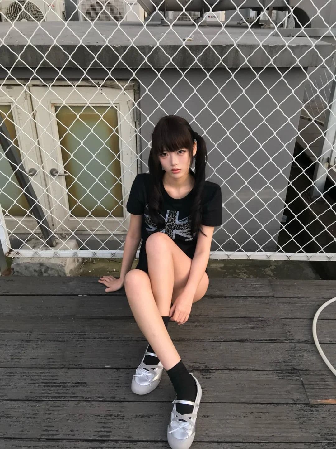 일본식 이문화 y2k 검정색 프린트 반팔 티셔츠 여성 여름 새로운 거리 바람 몸매 가꾸기 슬림해 보이는 핫걸 맨위 상세 이미지 3