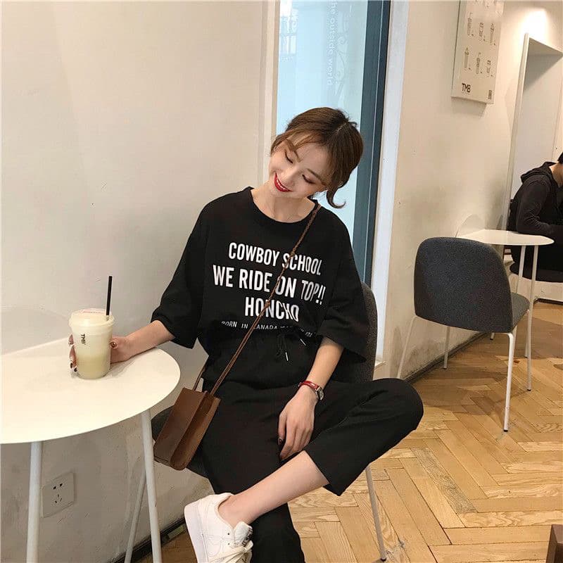 2026 한국 스타일 학생 루즈핏 반팔 티셔츠 스트레이트 9부 바지 캐주얼 스포츠 슈트 투피스 세트 이미지 2