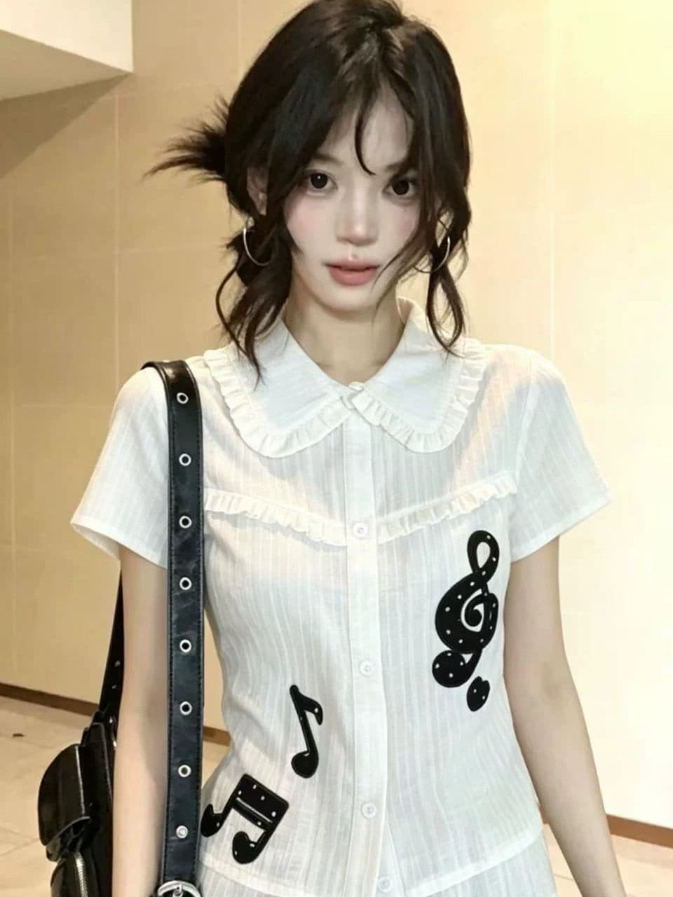 참고 화이트 베이비 칼라 반팔 여성 셔츠 여름 몸매 가꾸기 슬림해 보이는 프릴 이미지 4