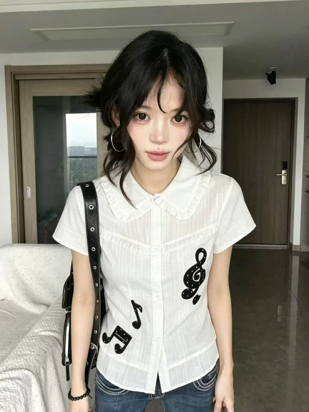 참고 화이트 베이비 칼라 반팔 여성 셔츠 여름 몸매 가꾸기 슬림해 보이는 프릴 상세 이미지 2