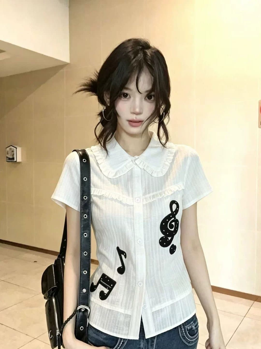 참고 화이트 베이비 칼라 반팔 여성 셔츠 여름 몸매 가꾸기 슬림해 보이는 프릴 상세 이미지 3