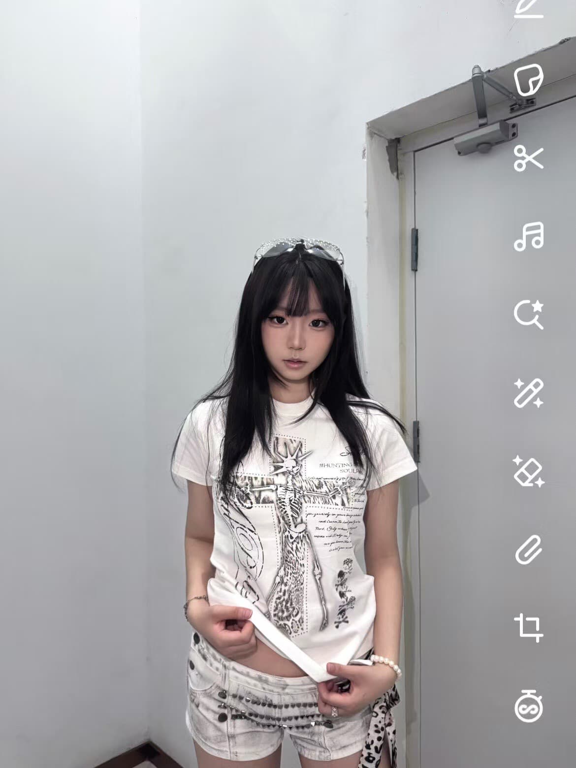 아메리칸 레트로 긍정적 인 어깨 라운드 넥 프린트 반팔 티셔츠 이미지 3