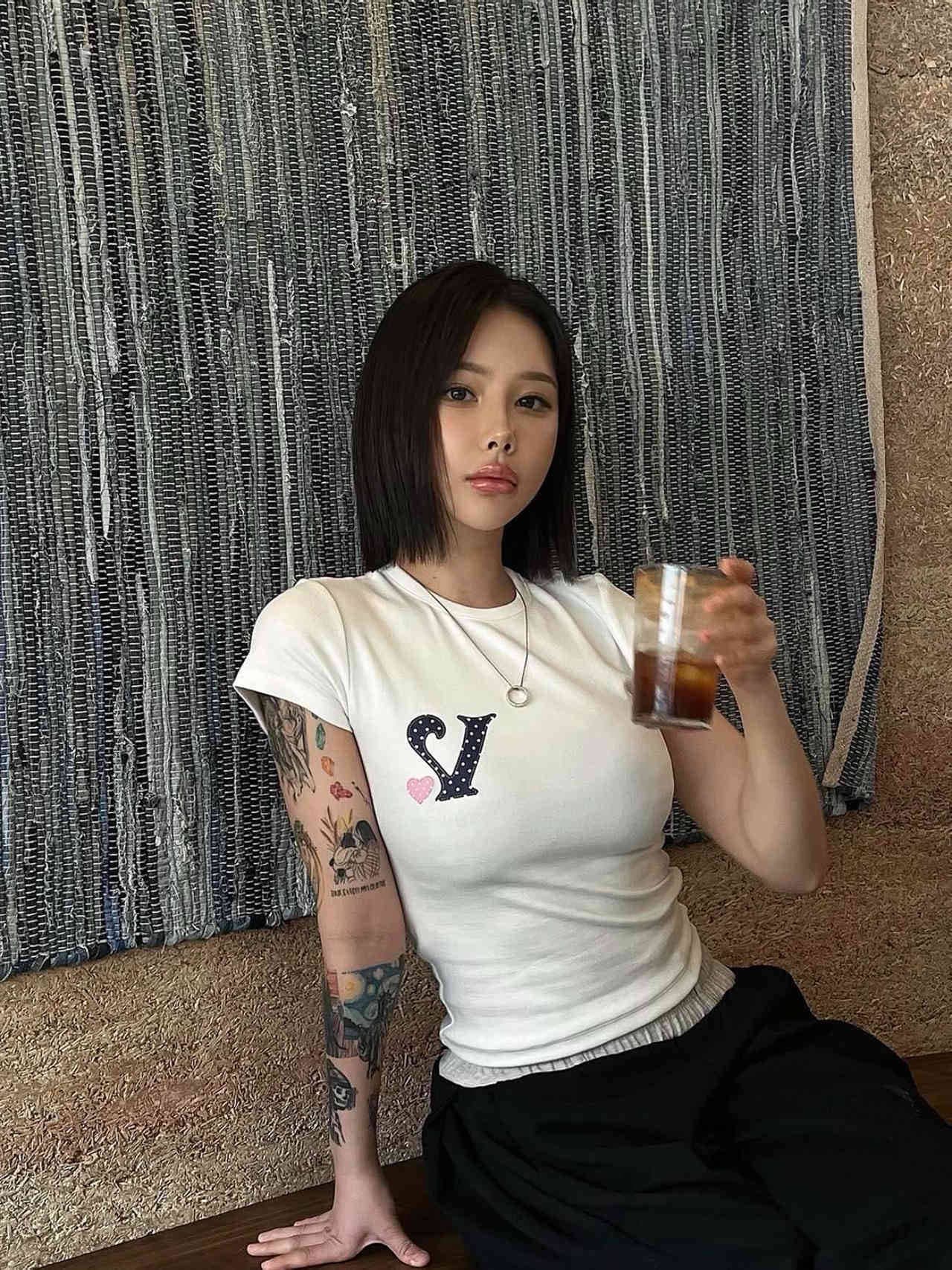 아메리칸 레트로 긍정적 인 어깨 라운드 넥 프린트 반팔 티셔츠 이미지 2