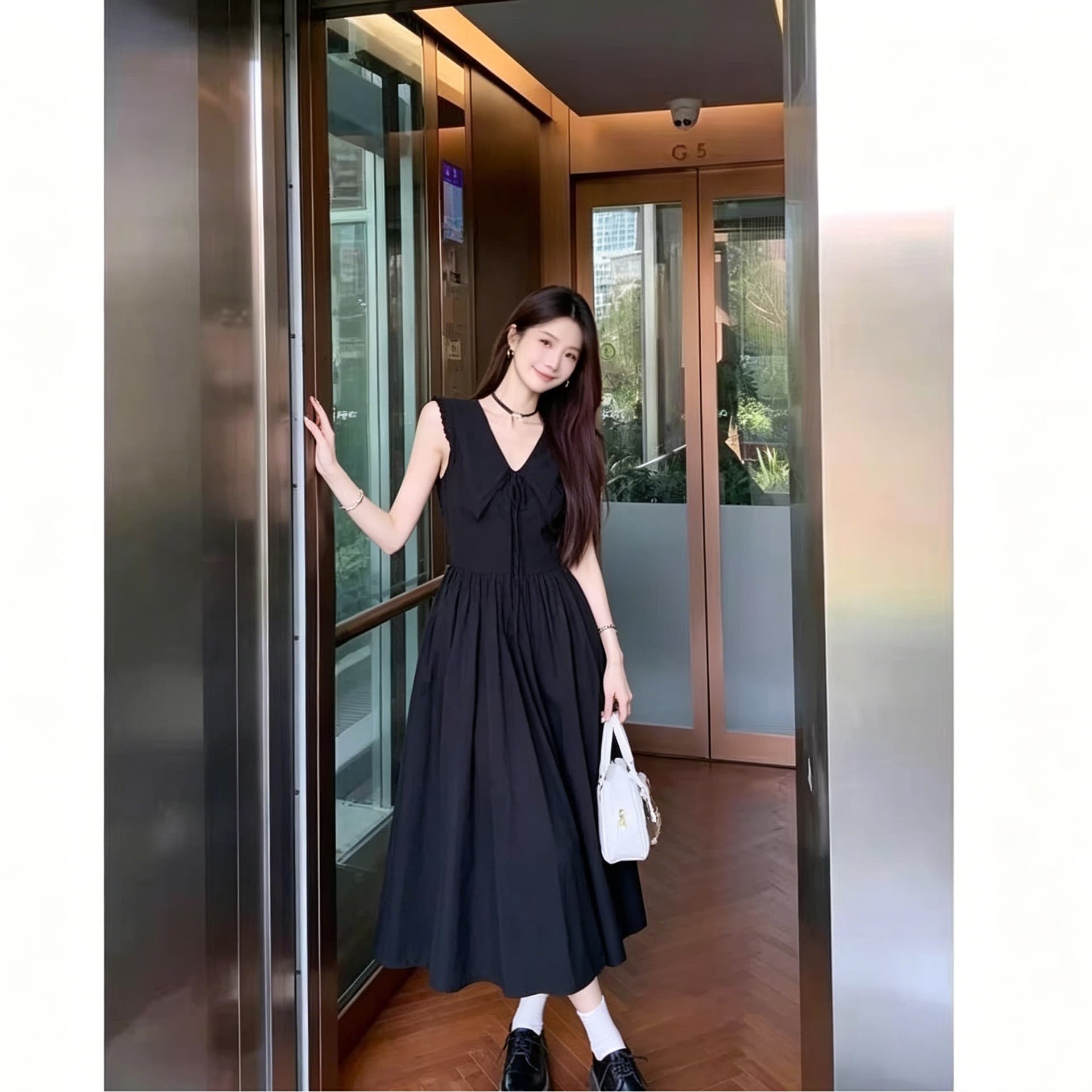검정색 v 칼라 민소매 여성 드레스 여름 허리 수축 슬림해 보이는 그는 벤 바람 품격 큰 진자 롱 스커트 출퇴근 작은 검은 드레스 이미지 2