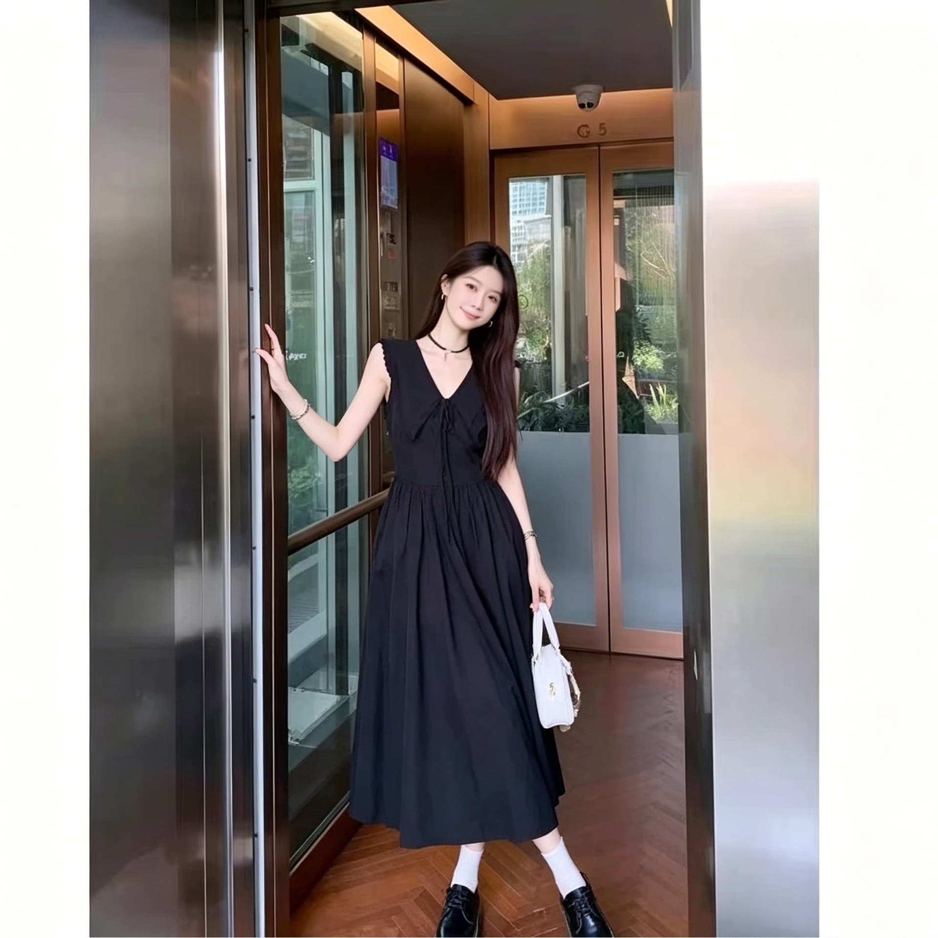 검정색 v 칼라 민소매 여성 드레스 여름 허리 수축 슬림해 보이는 그는 벤 바람 품격 큰 진자 롱 스커트 출퇴근 작은 검은 드레스 상세 이미지 1