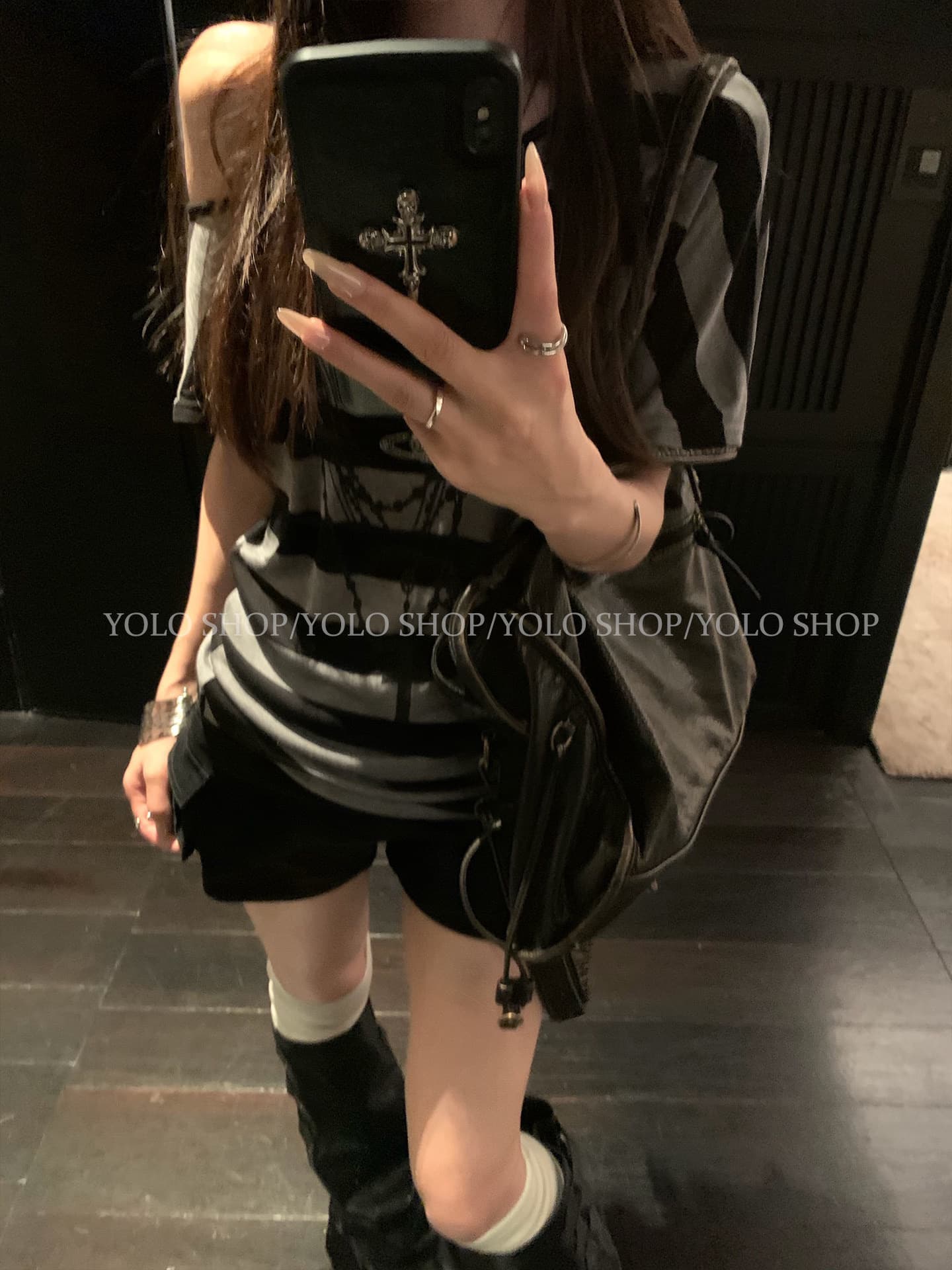 작은 대중 블랙 회색 스트라이프 프린트 비스듬한 어깨 배트윙 소매 티셔츠 여성 여름 새로운 슬림해 보이는 반팔 허리 수축 맨위 이미지 4