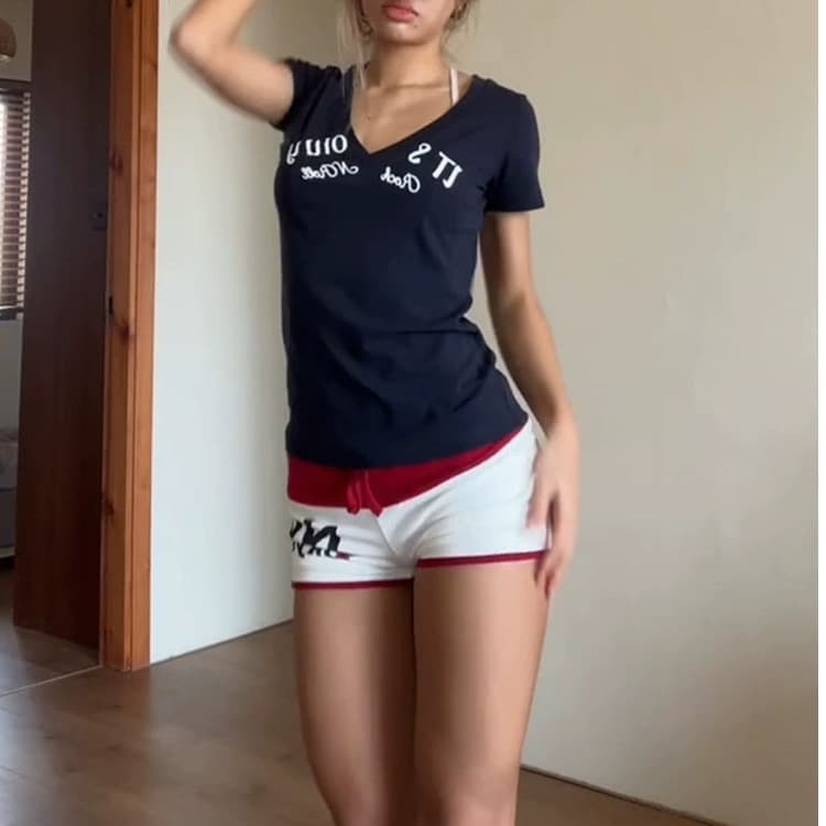 아메리칸 거리 반팔 티셔츠 여성 여름 알파벳 프린트 긍정적 인 어깨 V넥 저지 동정 타이트 슬림해 보이는 핫걸 맨위 상세 이미지 2