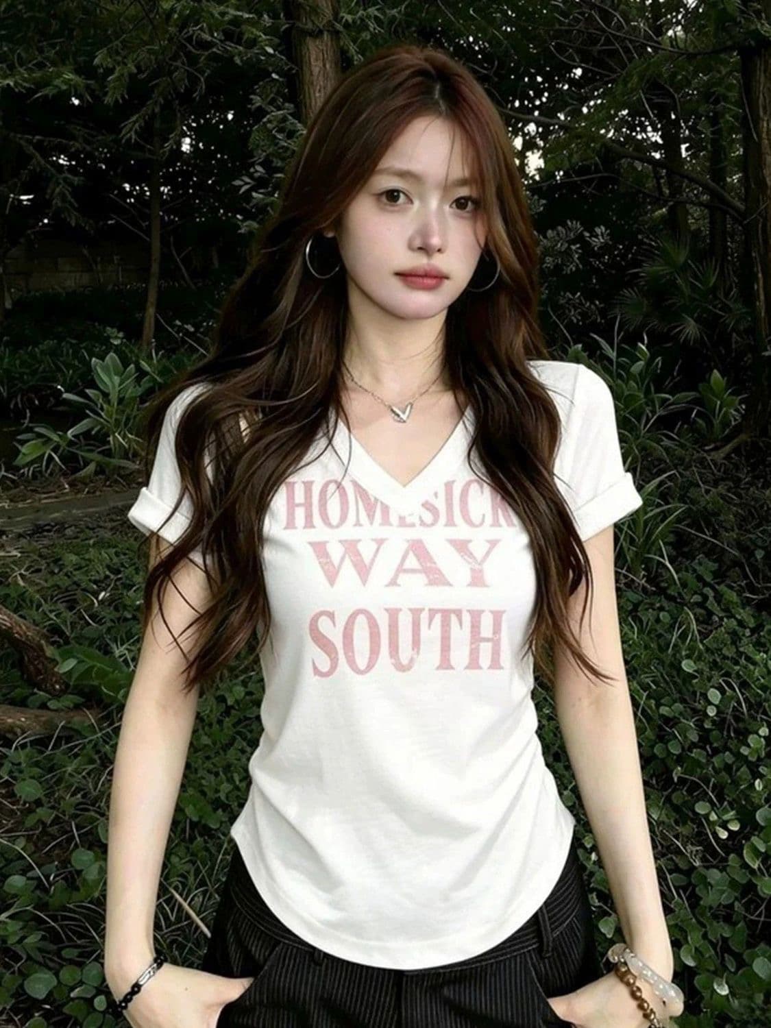 대나무 마디 당겨 프레임 레트로 프린트 반팔 티셔츠 여성 여름 2026 새로운 V넥 몸매 가꾸기
