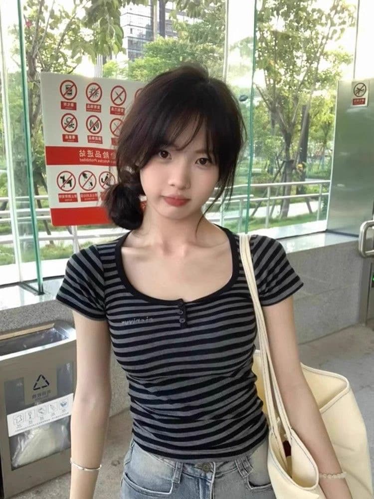 광저우 스트라이프 원단 스트라이프 u 칼라 긍정적 인 어깨 반팔 티셔츠 여성 몸매 가꾸기 쇼트 스타일 맨위