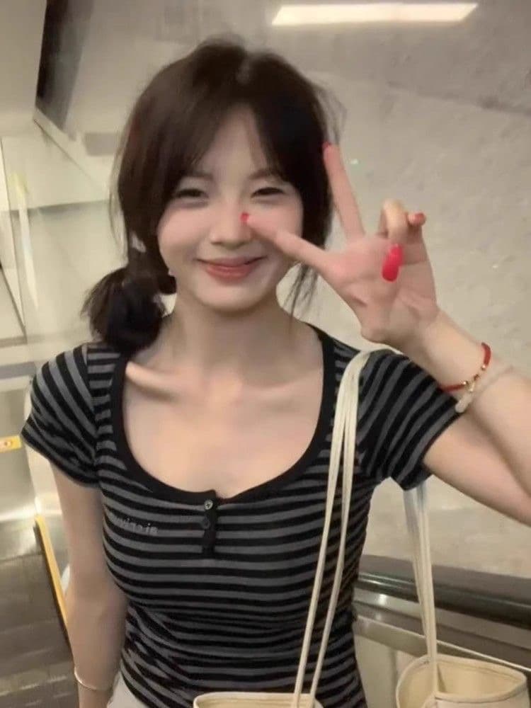 광저우 스트라이프 원단 스트라이프 u 칼라 긍정적 인 어깨 반팔 티셔츠 여성 몸매 가꾸기 쇼트 스타일 맨위 이미지 4