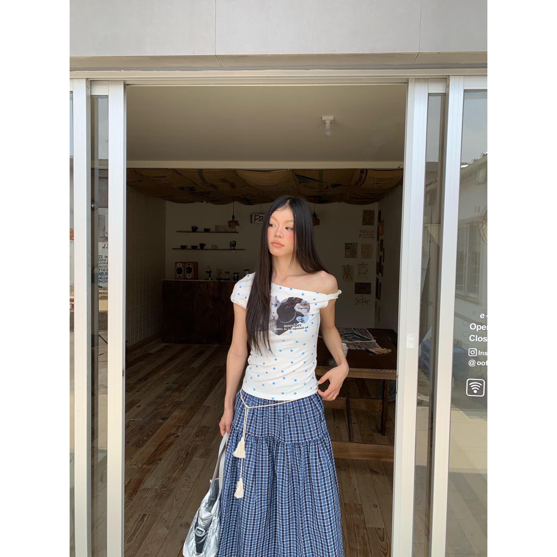 40 210 그램 빗질하다 92 면 8 암모니아 Lun 불규칙 비스듬한 어깨 비틀림 보트넥 반팔 티셔츠 이미지 5