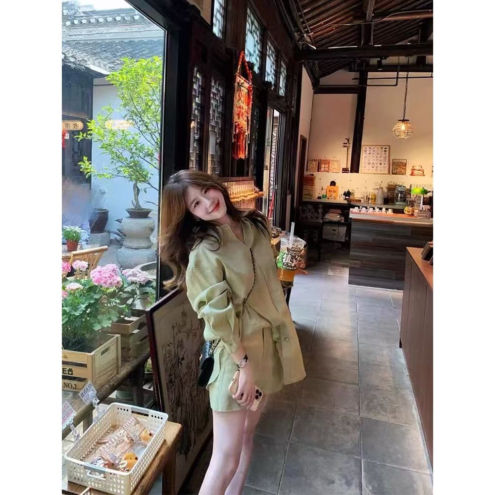 녹색 폴로 칼라 긴팔 셔츠 반바지 세트 여성 여름 새로운 루즈핏 오래된 돈 바람 품격 자외선 차단 셔츠 투피스 세트 이미지 4