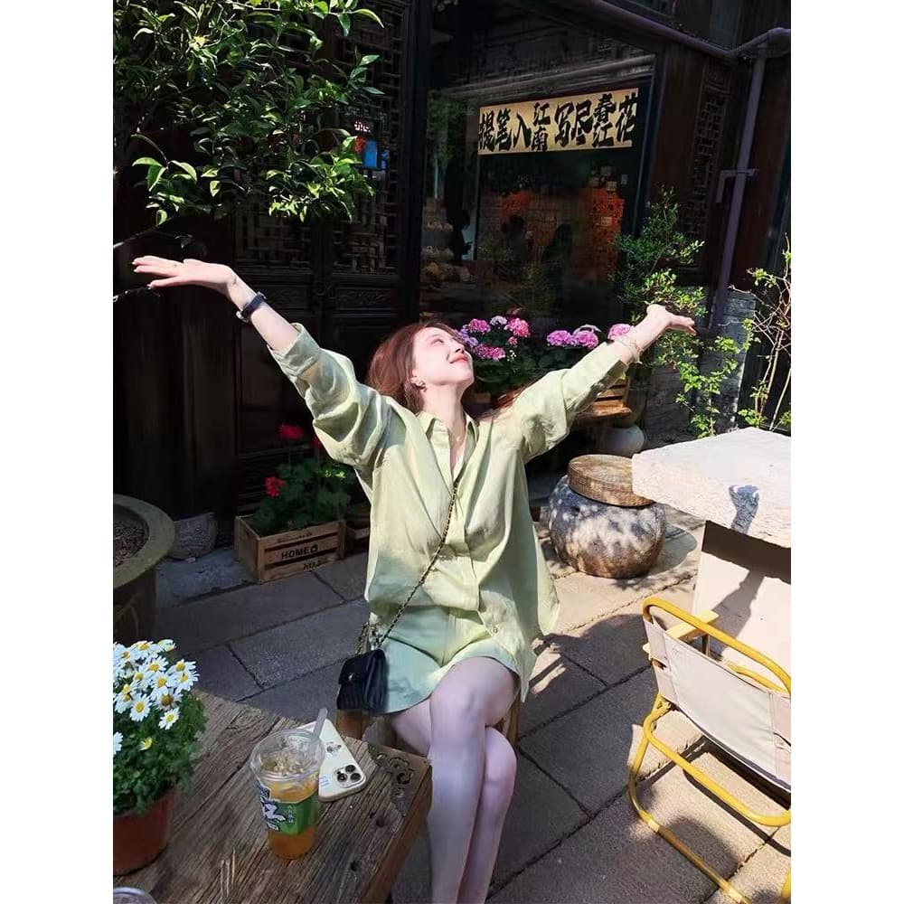 녹색 폴로 칼라 긴팔 셔츠 반바지 세트 여성 여름 새로운 루즈핏 오래된 돈 바람 품격 자외선 차단 셔츠 투피스 세트 이미지 5
