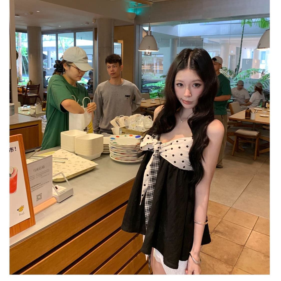 배색 도트 무늬 나비 넥타이 루즈핏 한 마디 V넥 외출용 캐미솔 상세 이미지 3