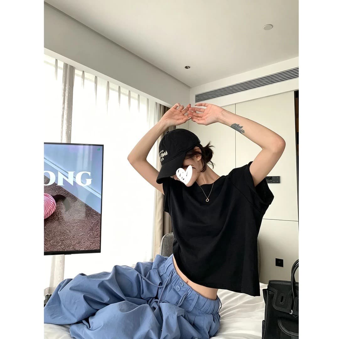 원본 광저우 원단 여름 새로운 패션 라운드 넥 기초 섹션 단색 반팔 티셔츠 여성 루즈핏 맨위 이미지 3