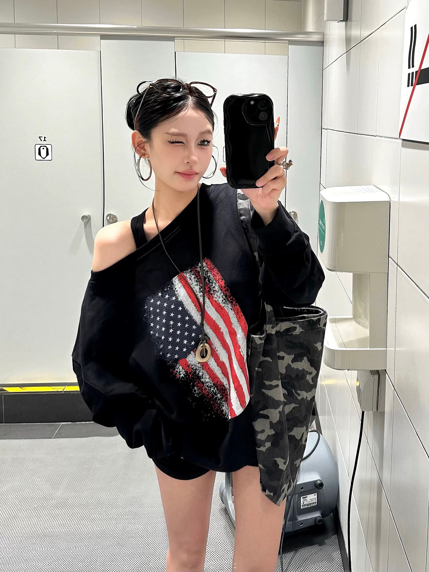아메리칸 레트로 배너 프린트 비스듬한 어깨 긴팔 후드티 이른 가을 루즈핏 핫걸 슬림해 보이는 캐주얼 맨위 여성 이미지 2