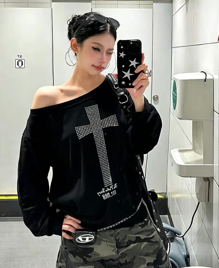 아메리칸 레트로 십자가 프린트 비스듬한 어깨 후드티 여성 가을 핫걸 슬림해 보이는 오프숄더 긴팔 맨위 트렌디 이미지 2