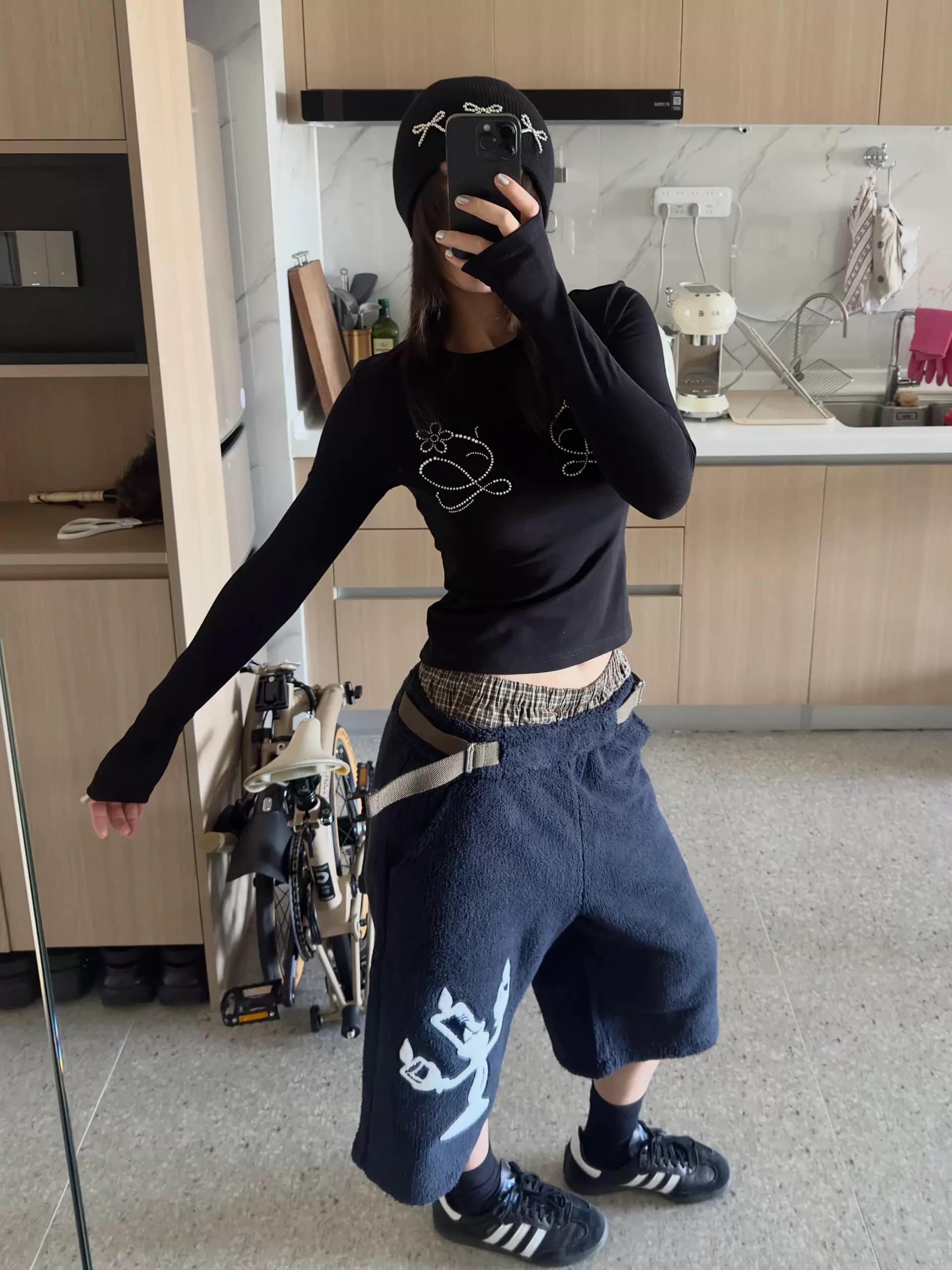 아메리칸 핫걸 바람 슬림해 보이는 이른 가을 신제품 프린트 검정색 라운드 넥 몸매 가꾸기 만나는 긴팔 티셔츠 여성 ins 상세 이미지 1