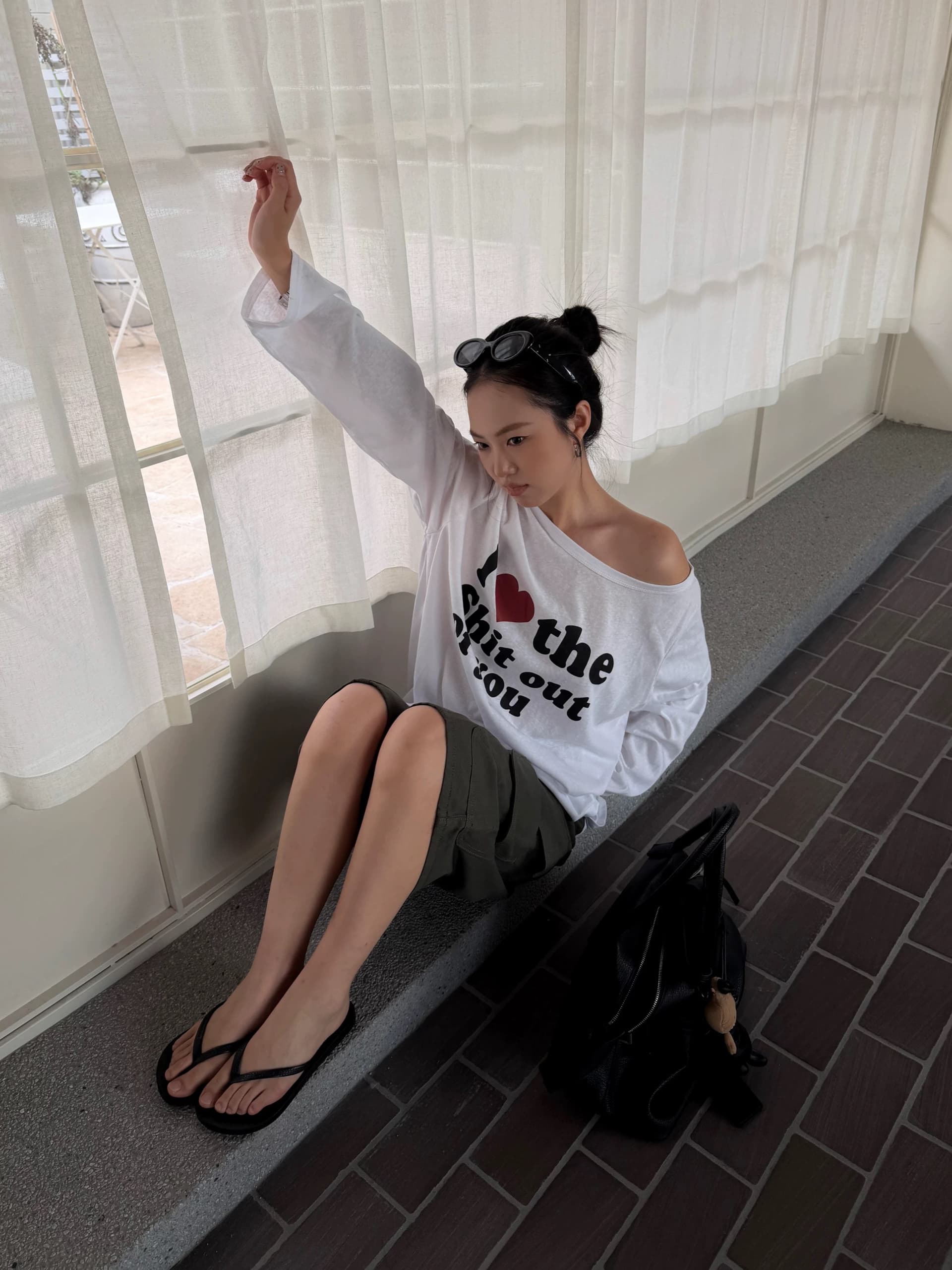 한국 ins 바람 하트 알파벳 프린트 비스듬한 어깨 자외선 차단 블라우스 마이크로 ~을 통해 오프숄더 달콤한 매운맛 긴팔 여성 티셔츠 맨위 상세 이미지 4