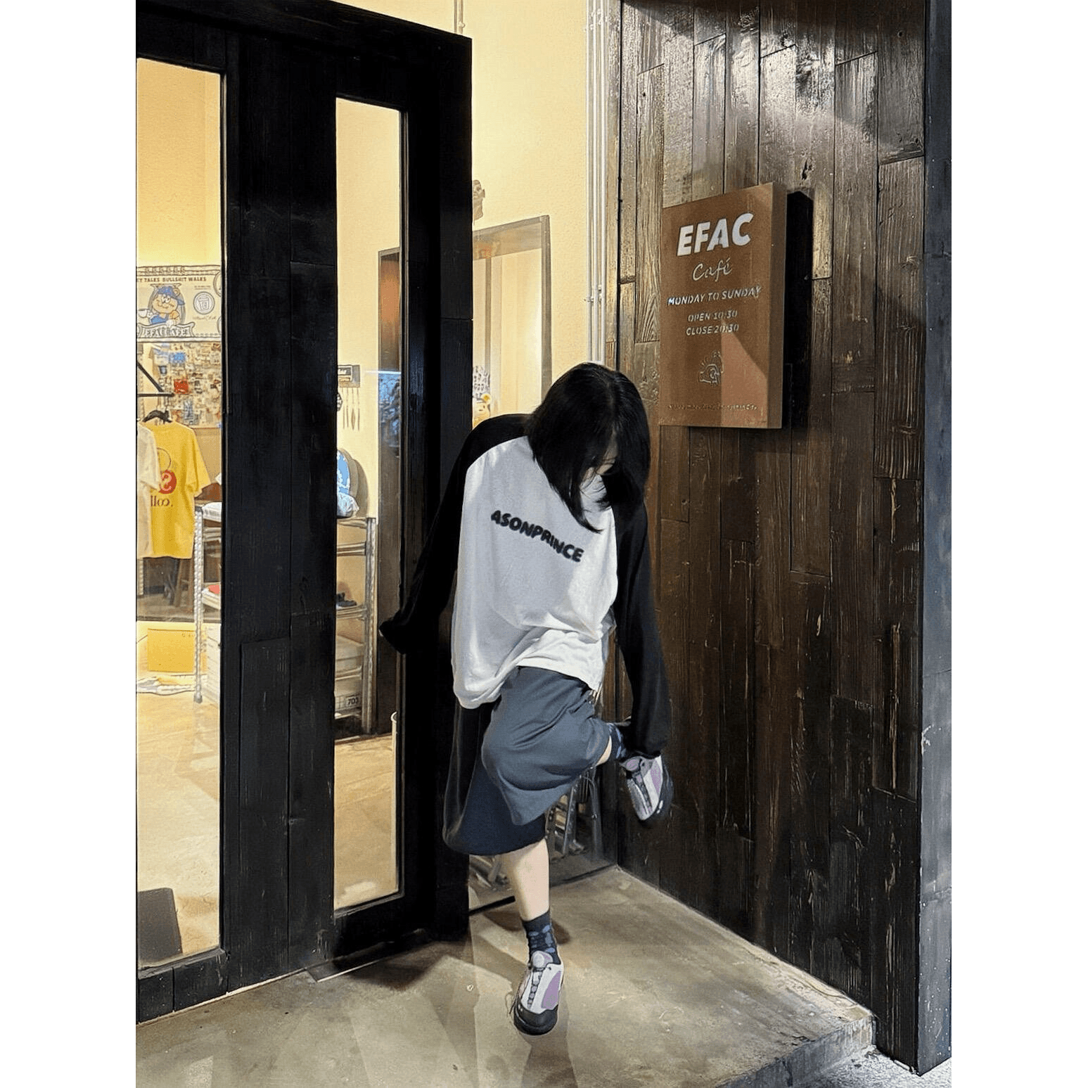 높은 품질 순면 200그램 21 빗질하다 정밀 프린트 가을 패치워크 색상 긴팔 티셔츠 여성 이미지 5