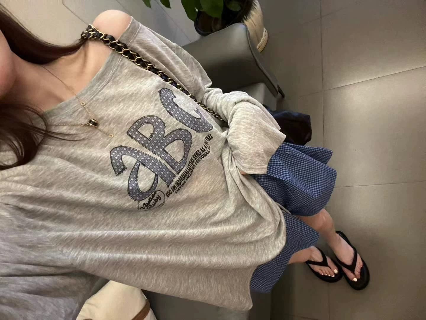 한 부서 비스듬한 어깨 알파벳 프린트 긴팔 자외선 차단 블라우스 티셔츠 이미지 2