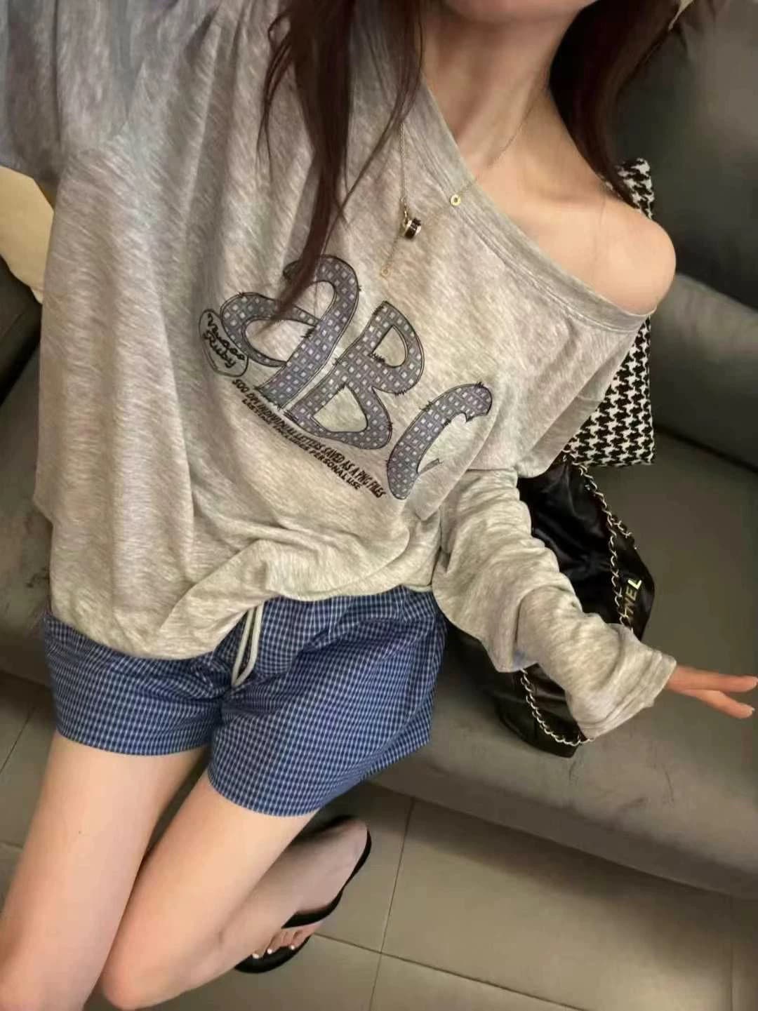 한 부서 비스듬한 어깨 알파벳 프린트 긴팔 자외선 차단 블라우스 티셔츠 이미지 3