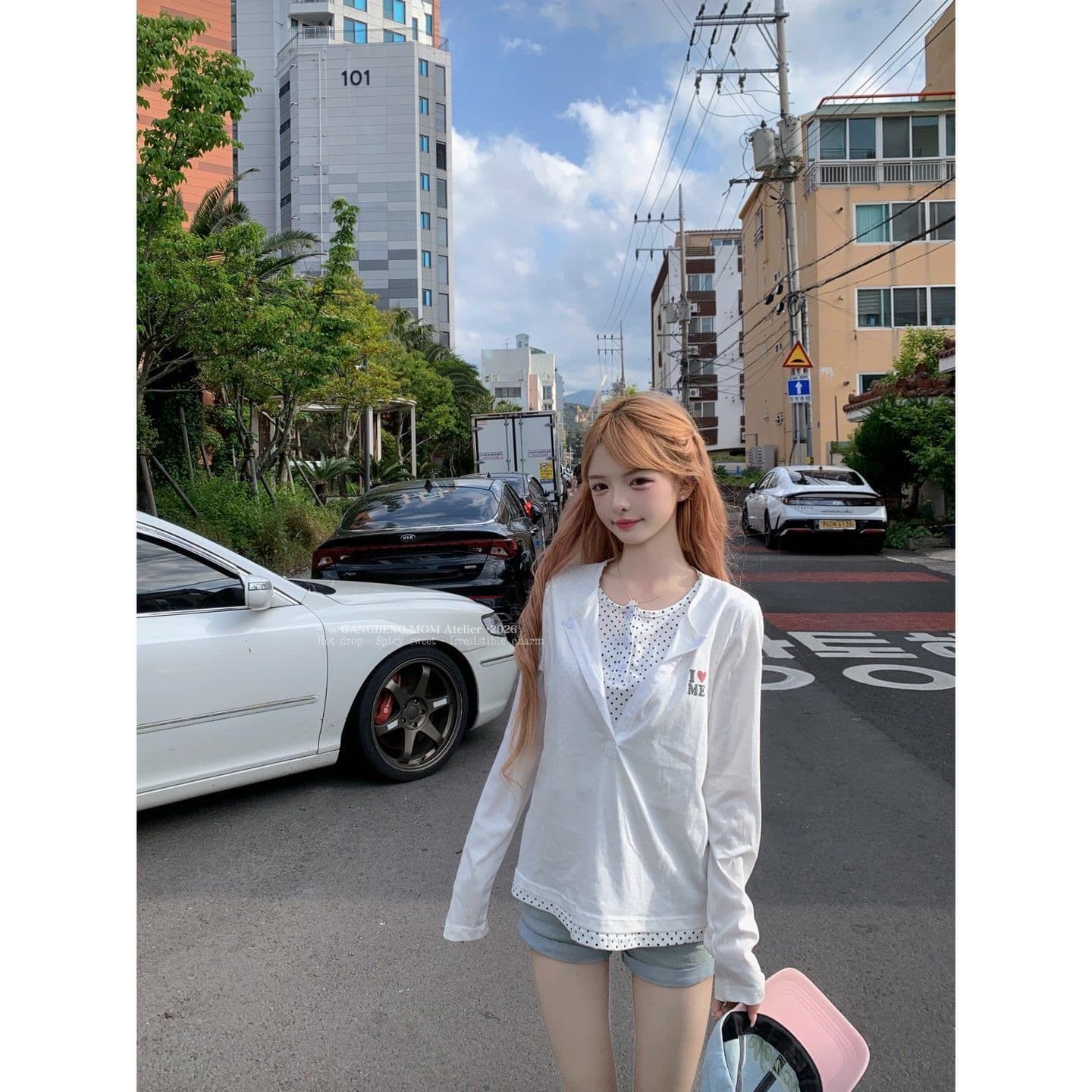 한 부서 도트 무늬 페이크 레이어드 반 개방 칼라 블라우스 여성 여름 몸매 가꾸기 슬림해 보이는 캐주얼 바람 긴팔 다용도 티셔츠 맨위