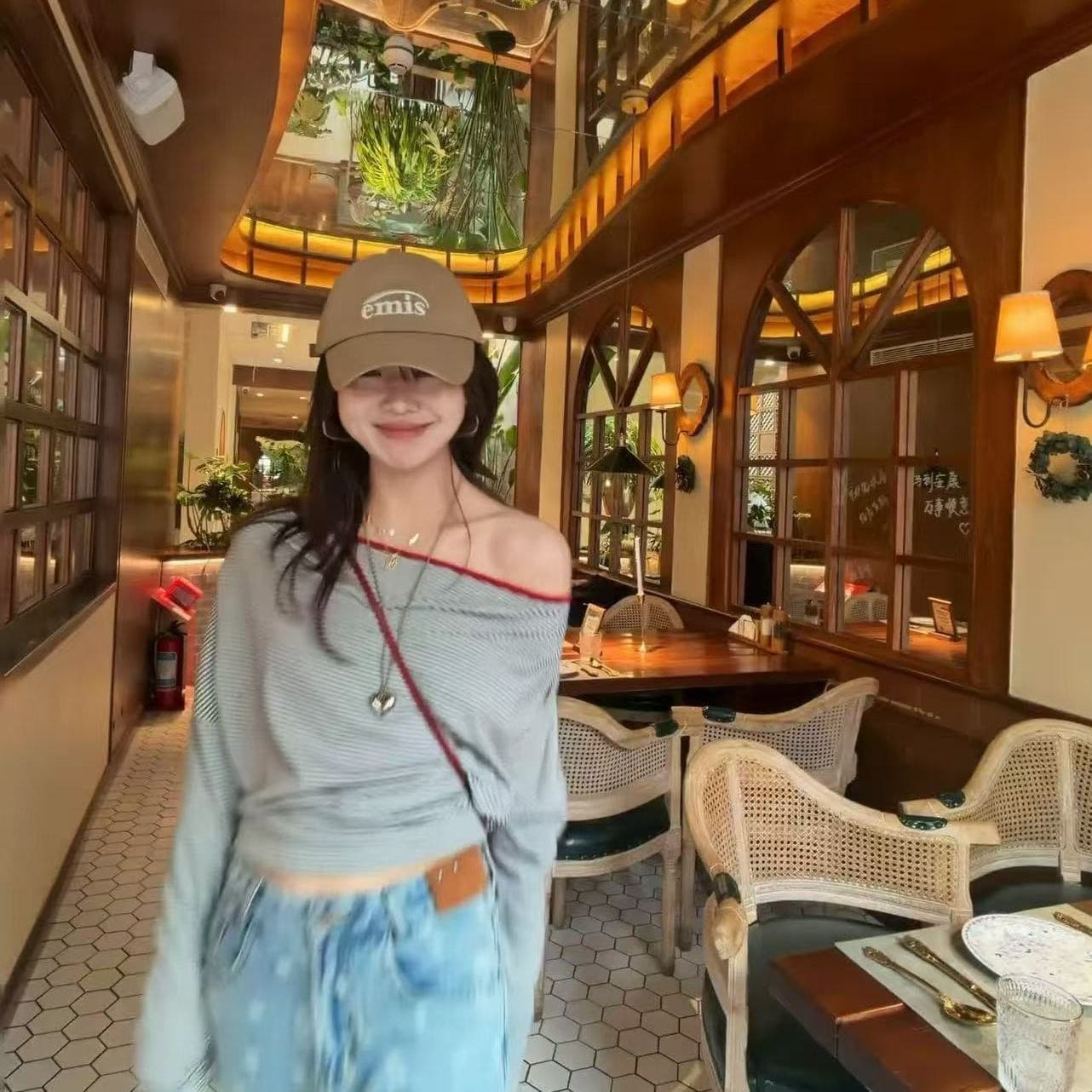 주황색 가죽 한 부서 핫걸 바람 스트라이프 오프숄더 긴팔 맨위 여성 루즈핏 슬림해 보이는 비스듬한 어깨 디자인 센스 기본 셔츠 면 이미지 2