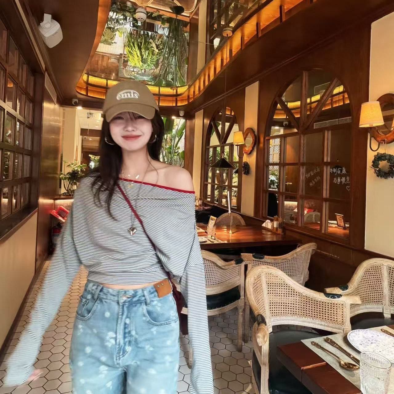 주황색 가죽 한 부서 핫걸 바람 스트라이프 오프숄더 긴팔 맨위 여성 루즈핏 슬림해 보이는 비스듬한 어깨 디자인 센스 기본 셔츠 면 상세 이미지 5