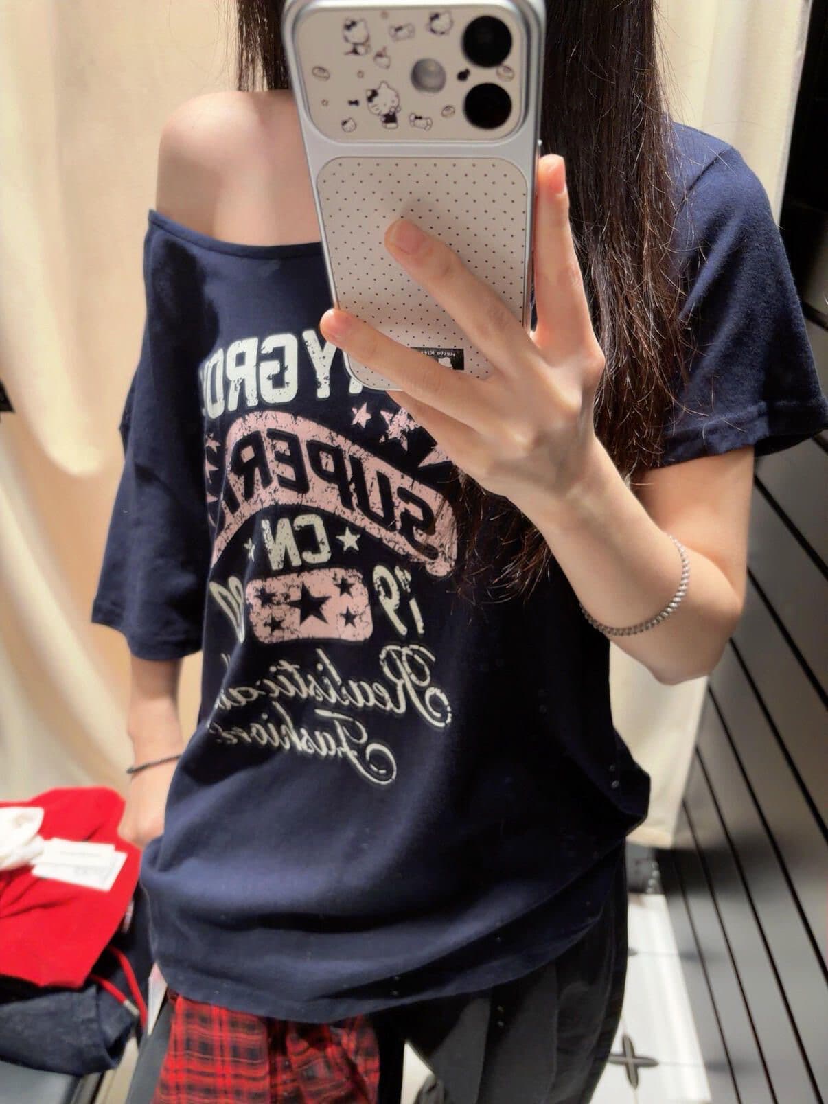 아메리칸 레트로 비스듬한 어깨 반팔 티셔츠 여성 여름 디자인 센스 작은 대중 오프숄더 핫걸 맨위 상세 이미지 5
