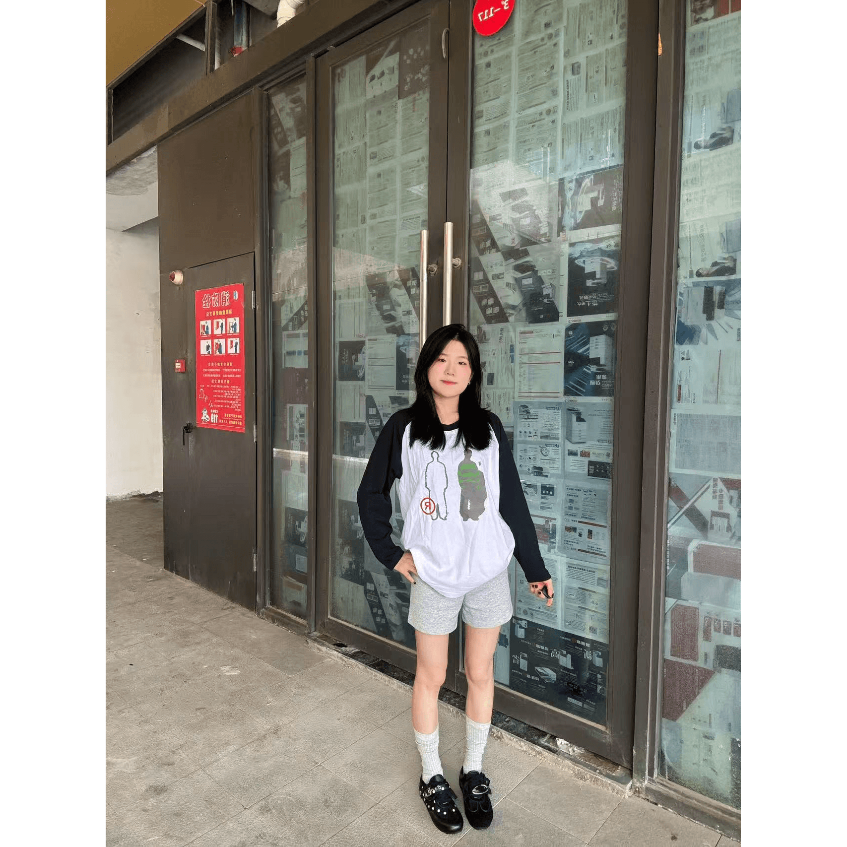 높은 품질 순면 200그램 21 빗질하다 정밀 프린트 가을 패치워크 색상 긴팔 티셔츠 여성 이미지 5