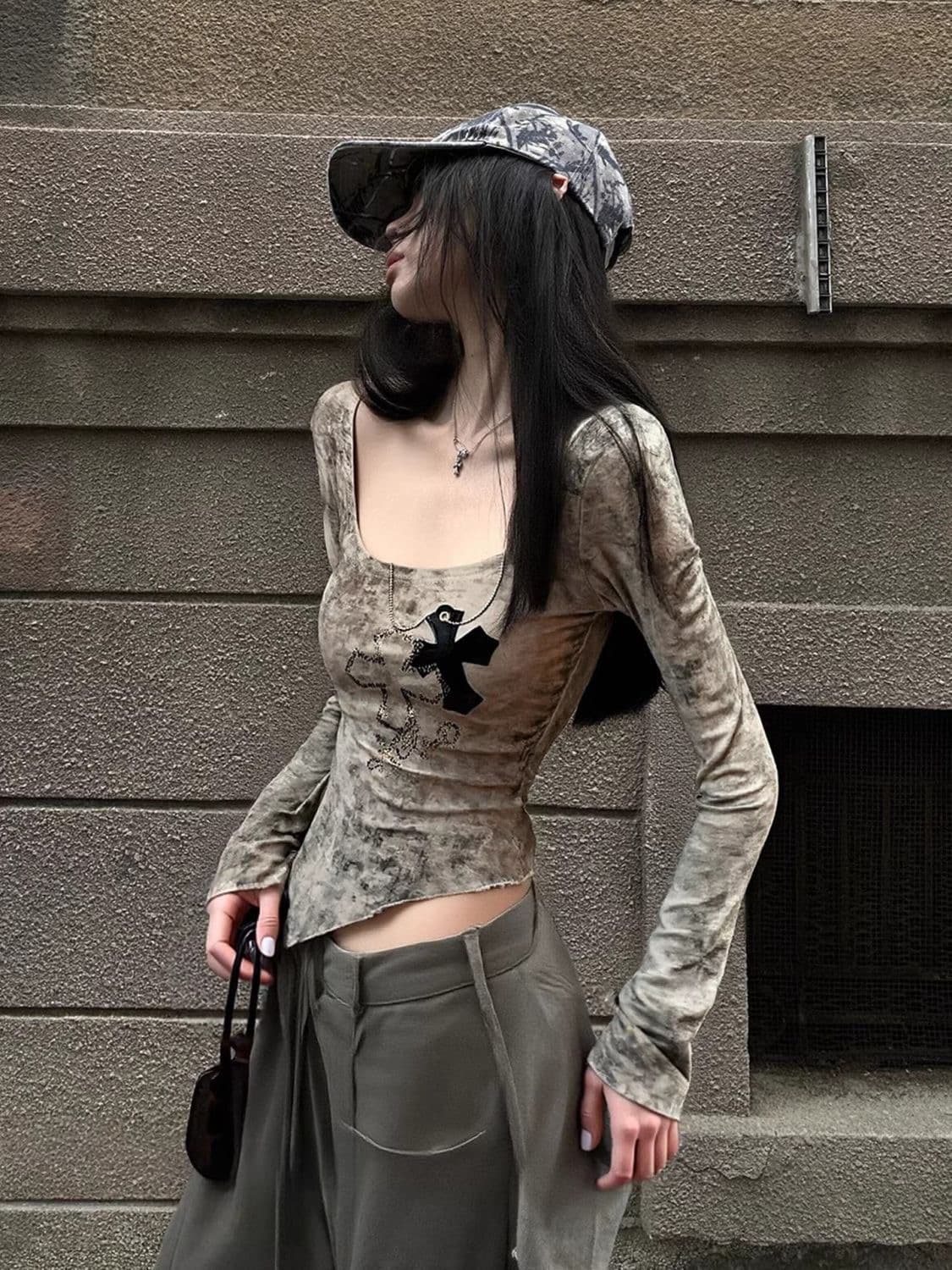 프랑스식 핫걸 바람 광장 칼라 십자가 프린트 긴팔 티셔츠 여성 디자인 센스 작은 대중 불규칙 얇은 스타일 맨위 트렌디 상세 이미지 4
