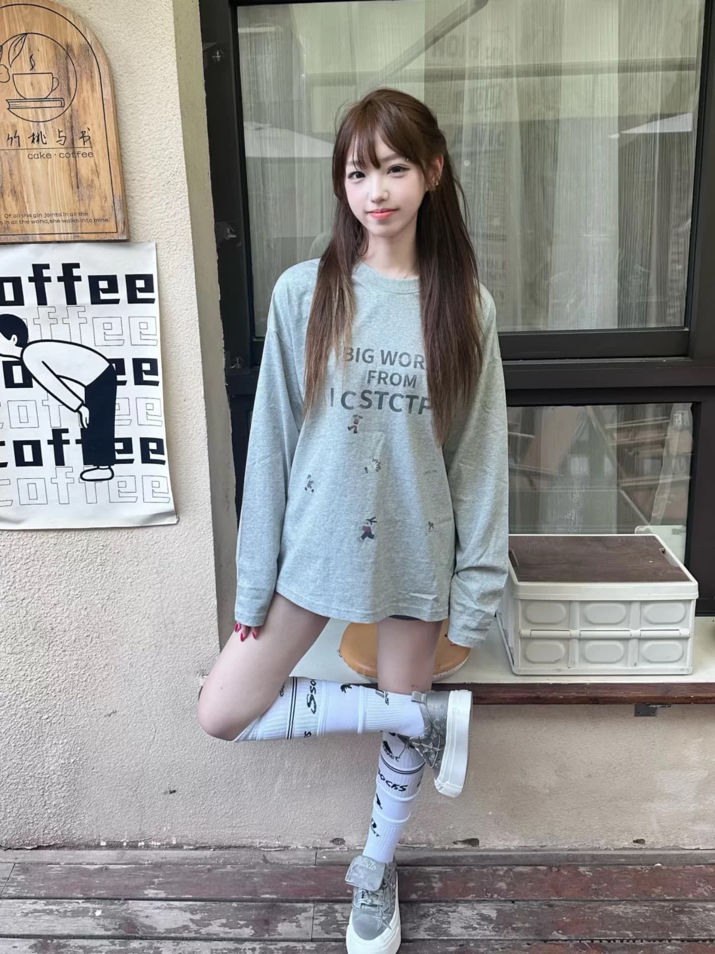 아메리칸 레트로 학원 스타일 회색 긴팔 티셔츠 여성 가을 알파벳 프린트 무거운 순면 루즈핏 캐주얼 맨위 상세 이미지 3