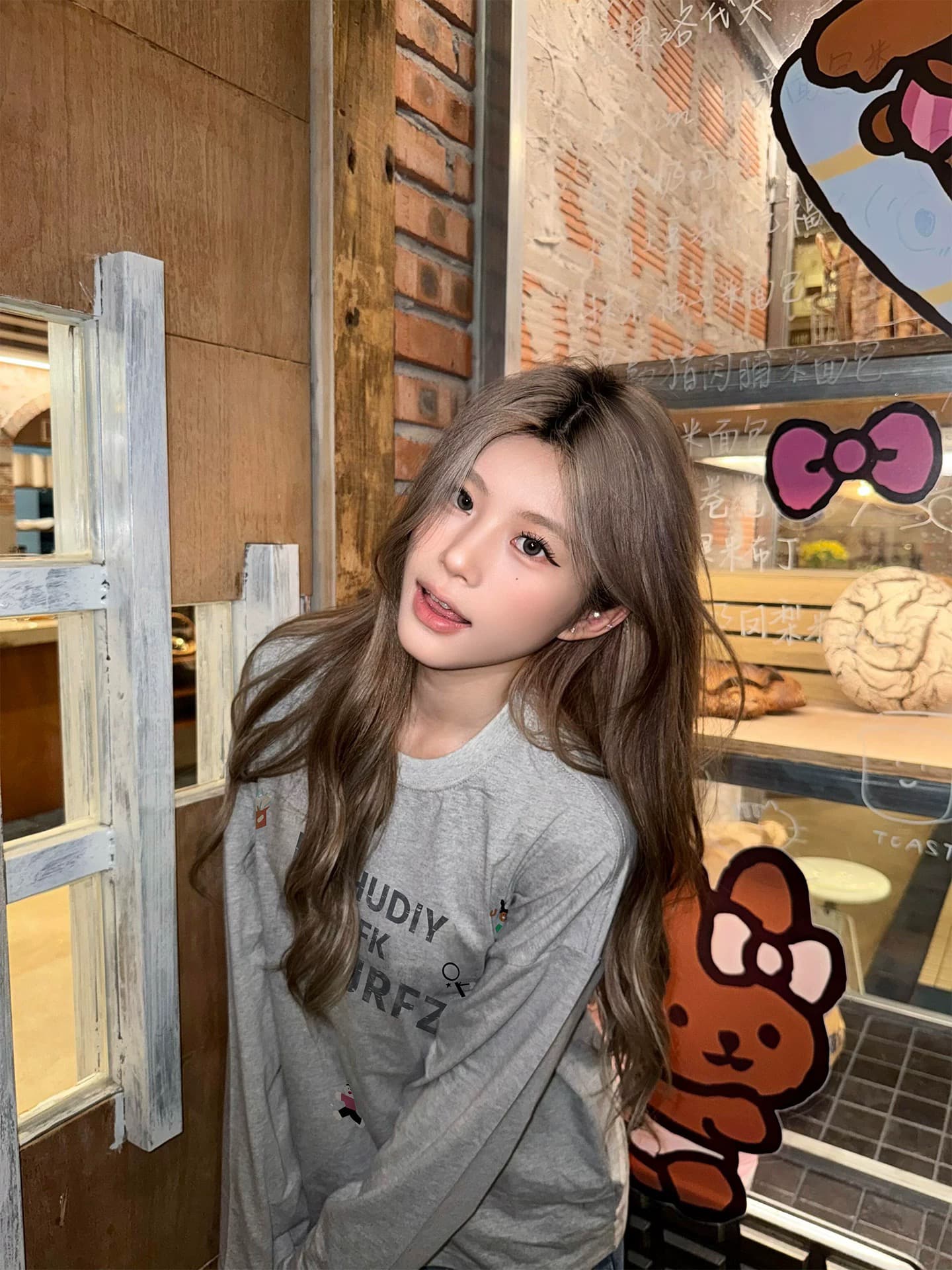 회색 긴팔 티셔츠 여성 봄 가을 2026 새로운 아메리칸 레트로 루즈핏 라운드 넥 느긋한 바람 맨위 기본 셔츠 한 이미지 3